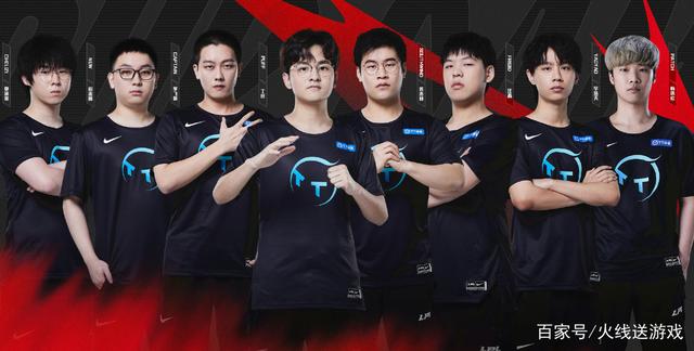 展示了他在 展示了他在